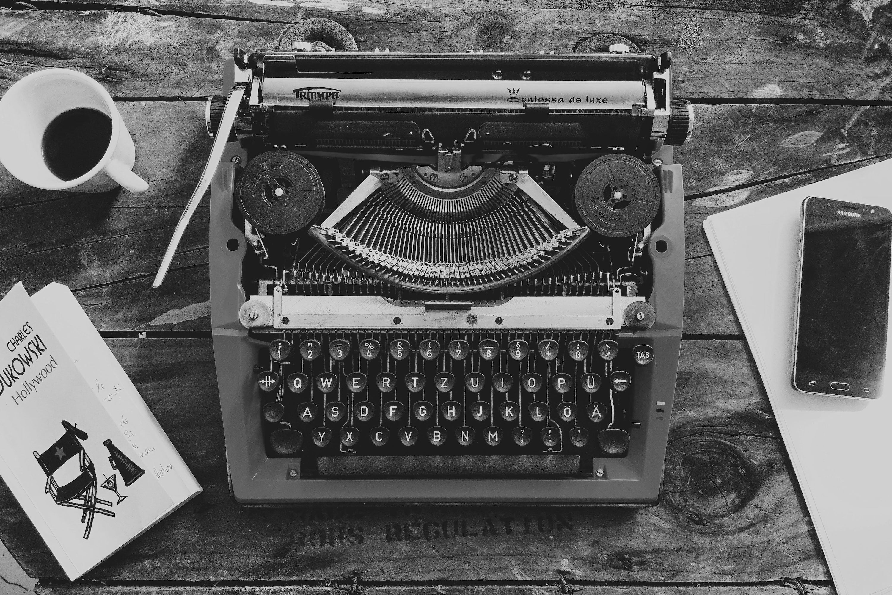 Resources: Literary Managers for Screenwriters - Image of Typewriter on Desk