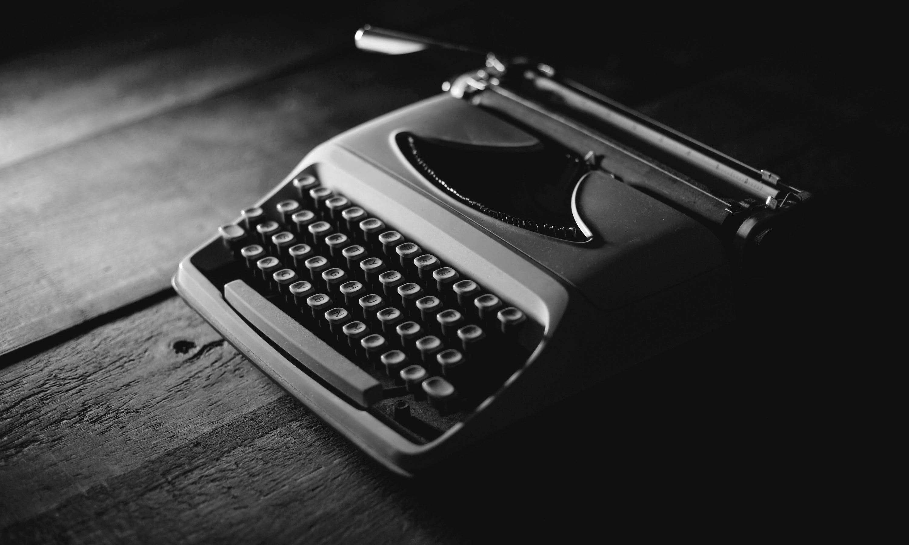 Pitch Your Screenplay via Stage32 Pitch Sessions (with Joey Tuccio) - Image of Retro Typewriter