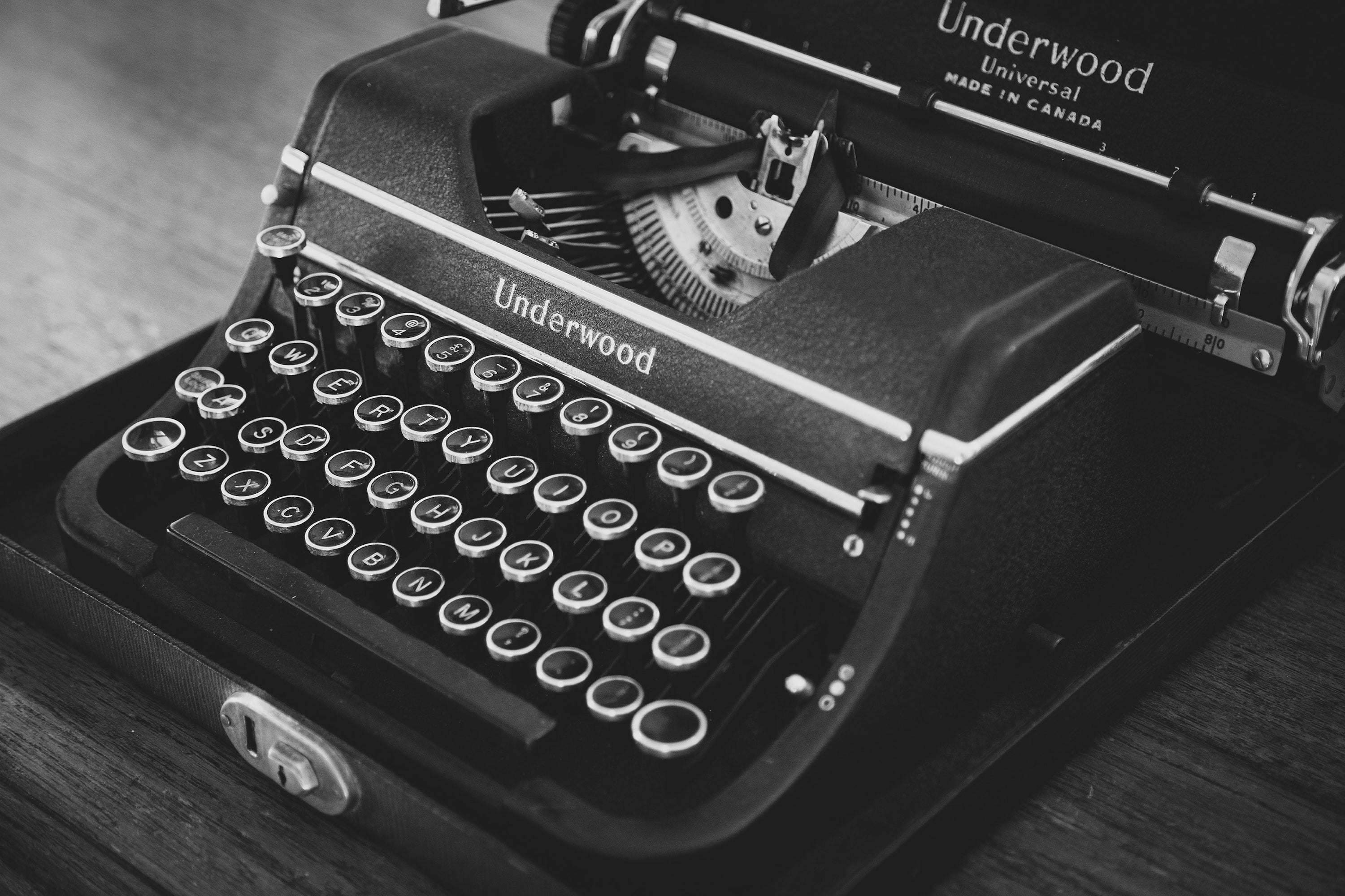 Screenwriting Guide Act II, Act III & Rewrites - Image of Vintage Underwood Typewriter
